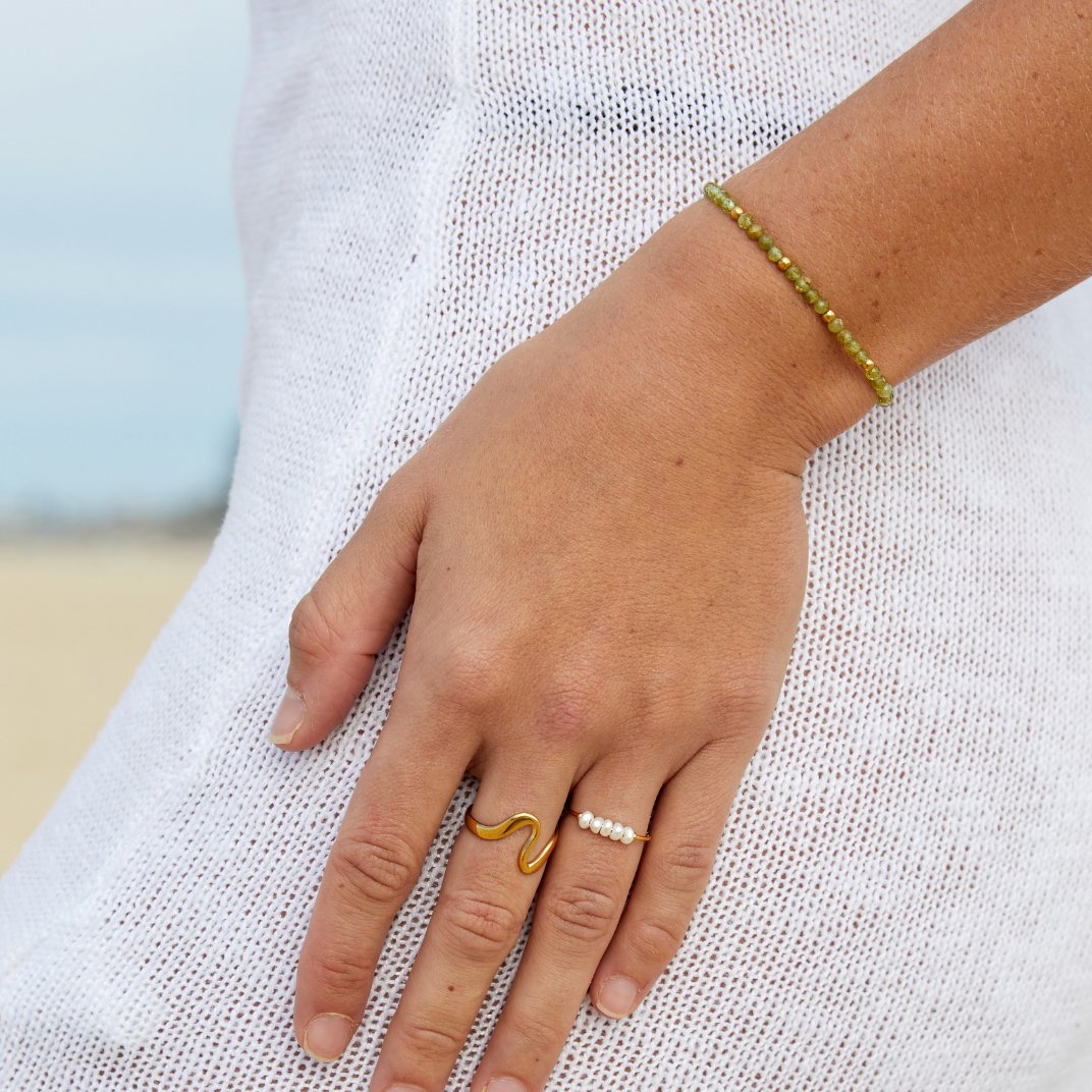 Grace – Elegant ring med ferskvannsperle.