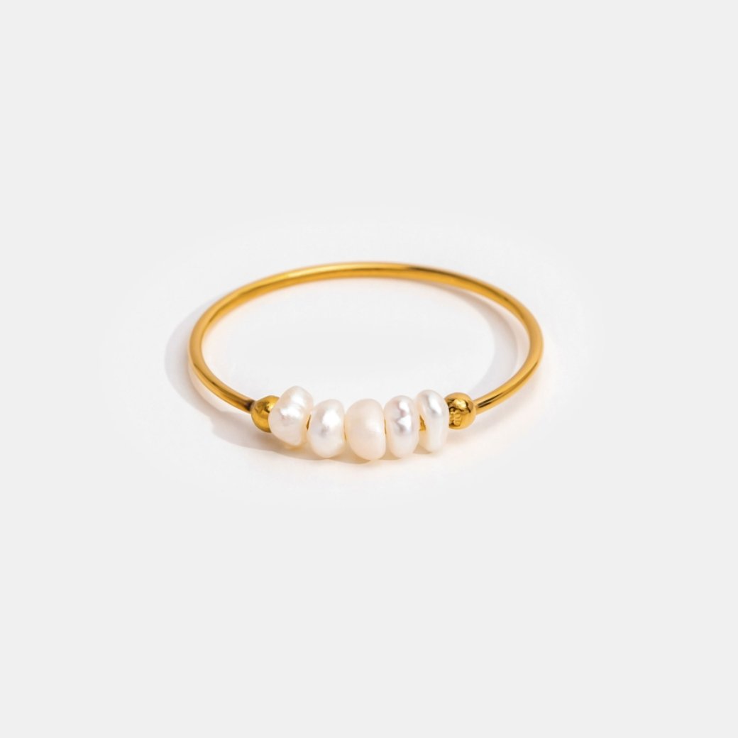 Grace – Elegant ring med ferskvannsperle.