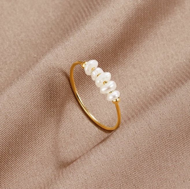 Grace – Elegant ring med ferskvannsperle.